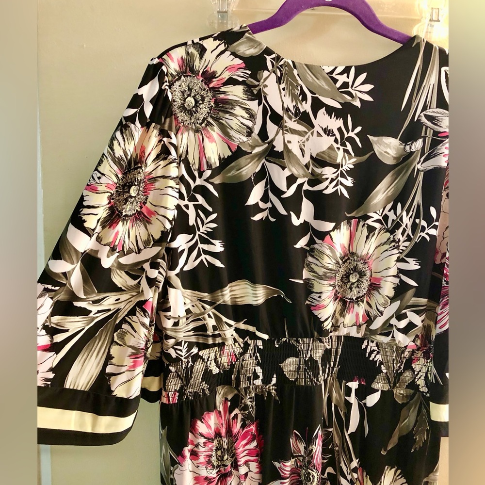 Faux-Wrap Midi Dress Black Floral
SIZE 1X *Excellent Condition* - Picture 4 of 16